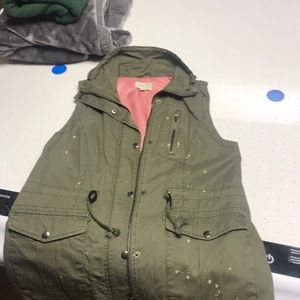 Jolt sleeveless green vest!